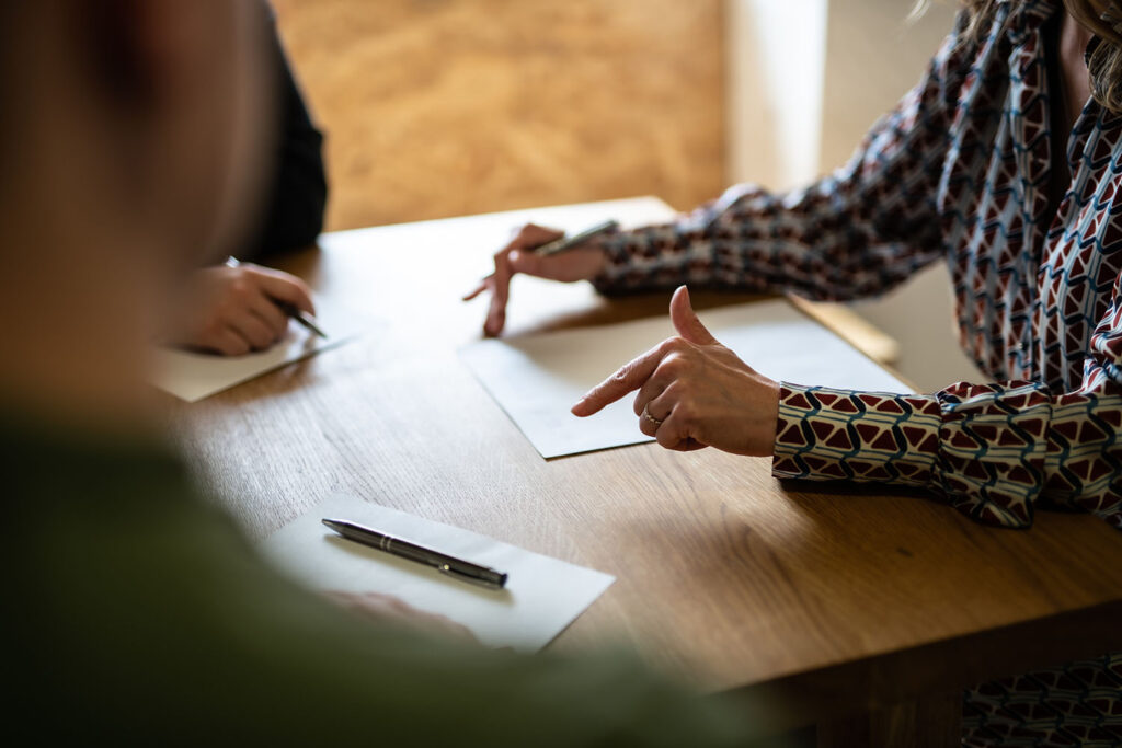 Image of a mediator leading a discussion with two people.